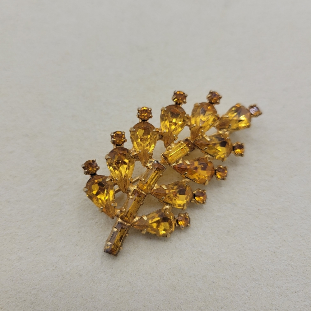 Vintage 50s Rhinestone Leaf Brooch • Beautiful Amber Colored Pin